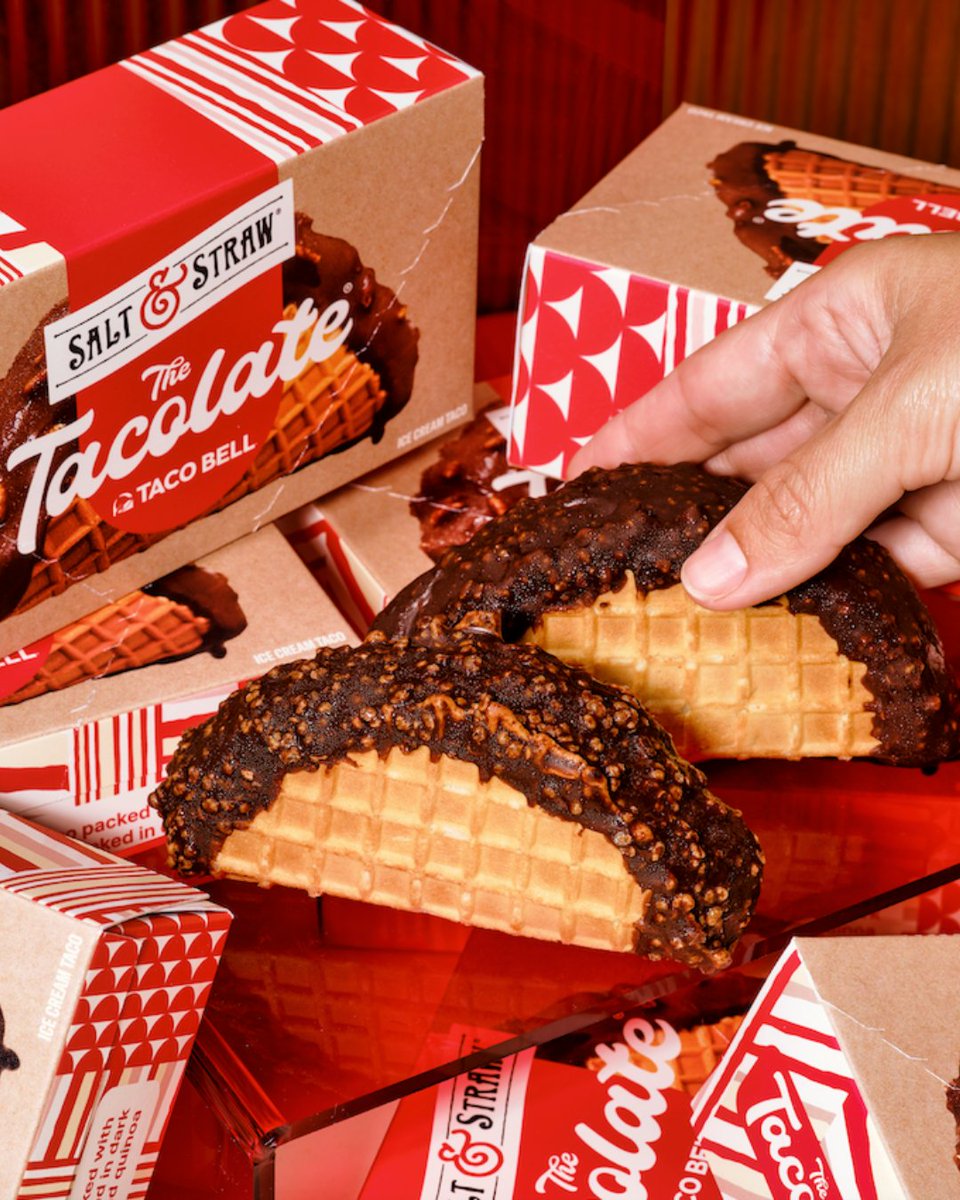 NovusASU's tweet image. 🌮 The Tacolate returns today! Cinnamon-ancho ice cream in a chocolate-dipped waffle taco with puffed quinoa crunch. Drizzle with Mango Jalapeño or Wildberry Cinnamon sauce for the full experience. 🍦✨
Find it at Salt &amp;amp; Straw Novus Place!
#Tacolate #SaltAndStraw #NovusPlace
