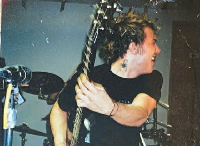 rorysbooks's tweet photo. This Frank believed in them so much that he got them their first shows, sold their merch, crashed their studio time until he became one of them officially and got a scorpion tattoo high on his neck so that he would never get a proper job. https://t.co/8nRkp3di3E