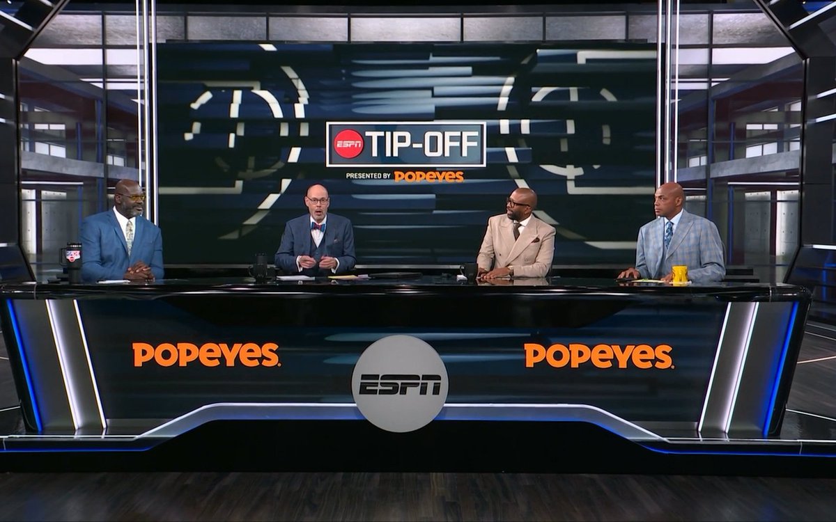 The Inside The NBA studio is back, I miss it I can't lie to y'all