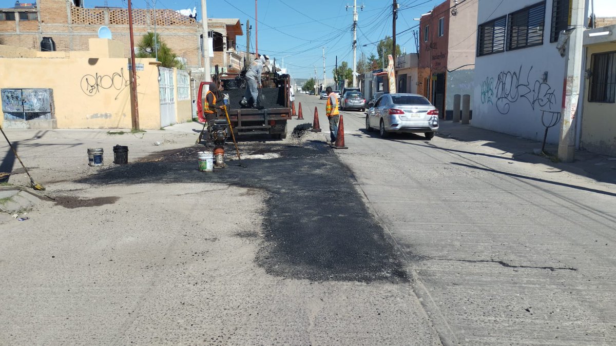 ObrasPublicasDG's tweet image. 🚧 Sigue el trabajo de bacheo, hoy estuvimos en calle Orinó en el Fraccionamiento Jardines del Real.

Estamos atendiendo todos los reportes que nos hacen llegar.

@josejoseantonio
#DurangoEsElCamino