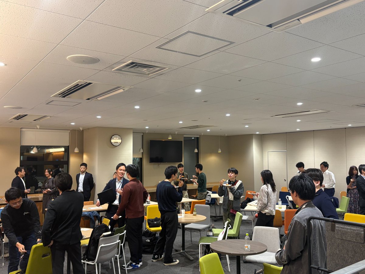 10/22「シリコンバレー流イノベーション思考」を開催！
Innovera AI Senior Vice President 馬場様にお越しいただき、シリコンバレー流のイノベーション手法やAI活用の最前線を学んだあと、参加者がアイディア高速回転を体感💡たくさんの学生が参加し、会場は終始ワクワクした空気に包まれていました✨