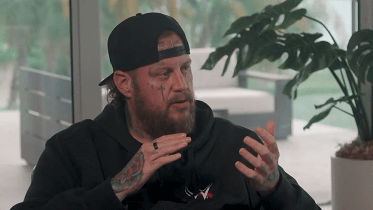 TMZ's tweet photo. Jelly Roll Deeply Regrets Cheating on Wife Bunnie XO https://t.co/wdLMA4V2BE https://t.co/saYIHsSWrw