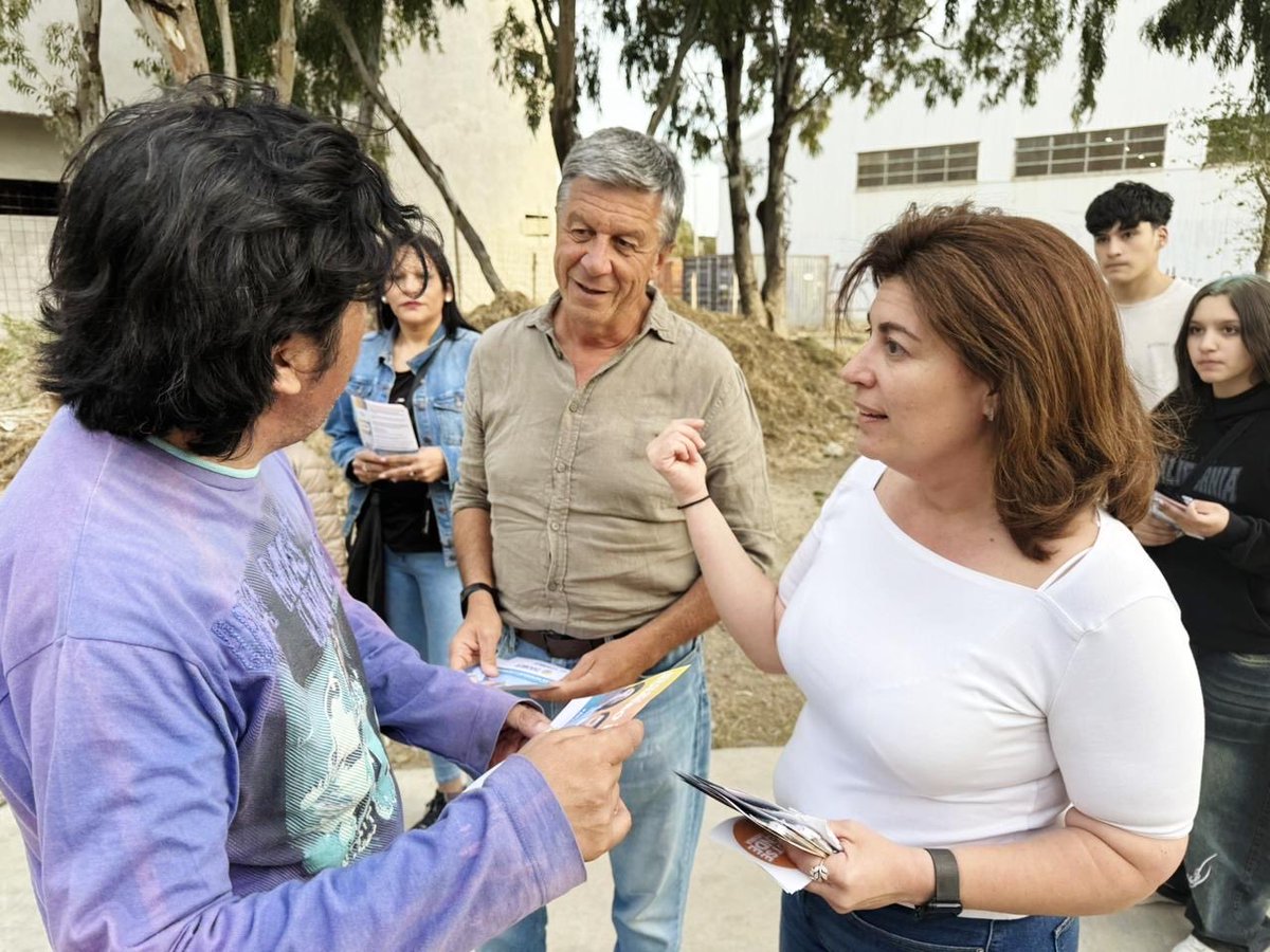 CON LA MILITANCIA DE DESPIERTA CHUBUT EN COMODORO, CONVENCIDOS DE SEGUIR HACIENDO FUTURO 

En Comodoro compartimos una caminata de cierre de campaña con <a href="/AnaClaraRomer/">Ana Clara Romero</a>, con la intendenta de Rada Tilly, <a href="/marielperalta23/">Mariel Peralta</a>, y con la militancia que nos acompañó. 

Estamos convencidos