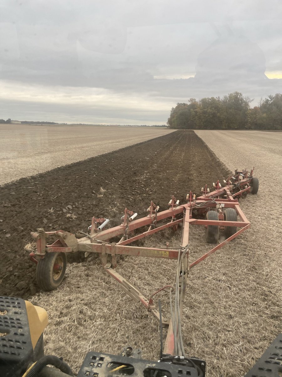 Next years pumpkin and gourd ground getting some light tillage today. 
#plow
#10bottom #challengertractors
#famer #farm #pumpkin