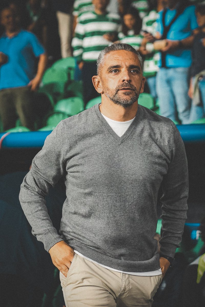 racadeleao_'s tweet photo. Eu sei que gostam muito de desvalorizar vitórias do nosso clube, principalmente desde que este senhor é o nosso treinador. Hoje ganhámos ao líder do campeonato francês, com mais um é certo mas eu passei anos e anos a ver derrotas do Sporting nestes jogos em que exigimos a vitória. Seguimos, Mister!