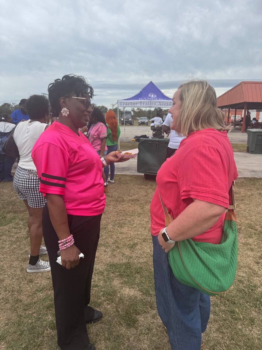 Lisa Ellis tweet media