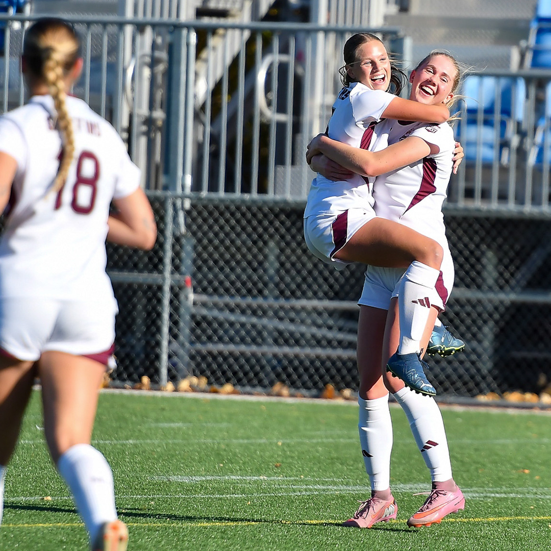 W⚽️| PLAYOFF PREVIEW
For a second-straight year, <a href="/Griffins_WSOC/">MacEwan Griffins Women's Soccer</a> gets the <a href="/TWUSpartans/">TWU Spartans</a> in the first round of the <a href="/CanadaWest/">Canada West</a> playoffs (FRI, 7 PM MT).
They're playing their best footie at the right time and will look to keep rolling.
#GriffNation

STORY➡️macewangriffins.ca/sports/wsoc/20…