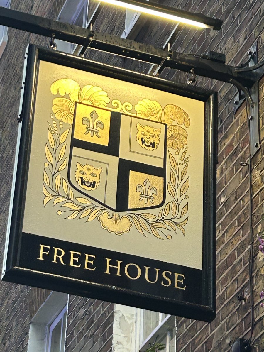 PubsSaving's tweet image. The Shaston Arms in Soho has reopened! New owners. Pleased name has been retained. Will miss the great Badger beers on draft.  #pubsreopening #pubs
