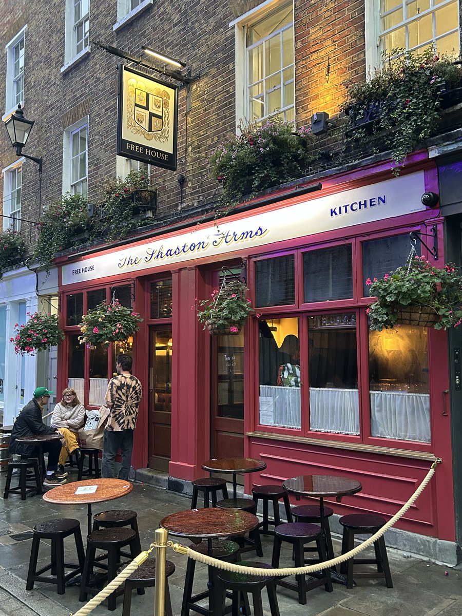 PubsSaving's tweet image. The Shaston Arms in Soho has reopened! New owners. Pleased name has been retained. Will miss the great Badger beers on draft.  #pubsreopening #pubs