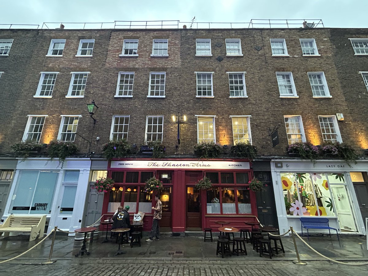 PubsSaving's tweet image. The Shaston Arms in Soho has reopened! New owners. Pleased name has been retained. Will miss the great Badger beers on draft.  #pubsreopening #pubs