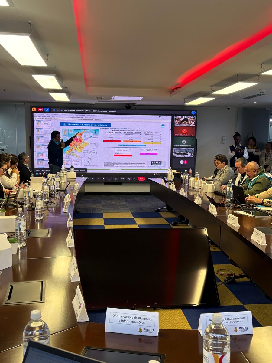 IDEAMColombia's tweet image. 🚨El #Ideam participó en el #SimulacroNacional 2025 desde la Sala de Crisis Nacional junto al Sistema Nacional de Gestión del Riesgo.

📡Seguimos monitoreando la #TormentaTropicalMelissa y aportamos el modelo hidrológico del ejercicio en Hidroituango.

#SimulacroNacional