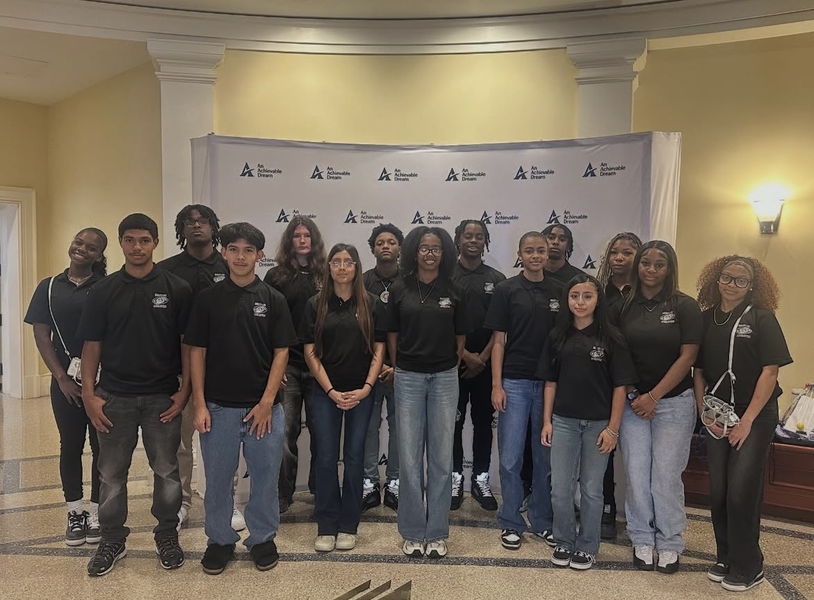 HeritageHS's tweet photo. Our Student Athletic Leadership Team attended the Athletic Leadership Conference at CNU. They received information on Mental Health, Financial Literacy & overall leadership. Thanks to Alum Deshawn Roberts for sharing valuable financial literacy information! #CanePride #5800Family https://t.co/msRd1pxmlZ