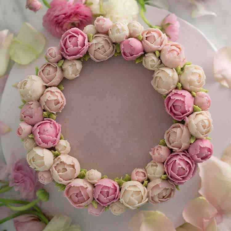 ann_ann886's tweet image. 🌸✨ Buttercream flowers make any dessert bloom! 🌹 With the right tips, perfect buttercream, and a little patience, you can pipe stunning roses &amp;amp; peonies like a pro. 💕🧁 #BakingTips #ButtercreamArt
👉Full Recipe: omniera.net/60Bpz