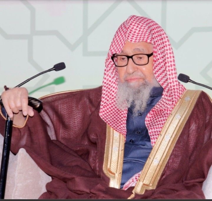 سبحان الله، والله ان محبة الناس للشيخ الفوزان تثلج الصدر. اسأل الله أن يجعلهم شاهدين له. احد الاشخاص بعد ما عرف أن الشيخ #العلامه_صالح_الفوزان_مفتي_عام قال هذا الخبر يستحق سجود شكر لله.

اللهم لك الحمد اللهم اعنه وسدده ووفقه واجمعنا به مع النبي ﷺ والصالحين في جناتك يارب العالمين