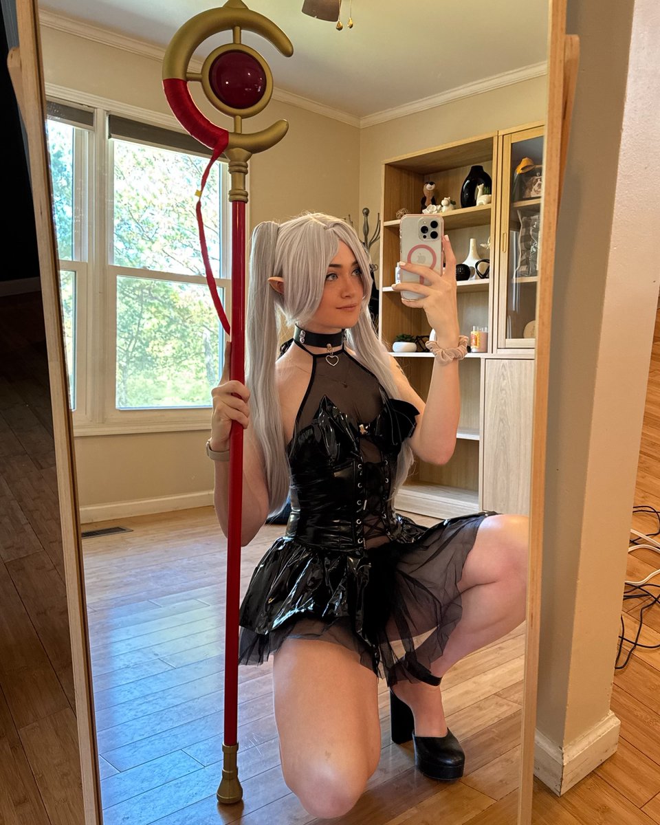 Elves have to be my favorite fantasy character because I love their aesthetic and I wish I could be one so badddddddd