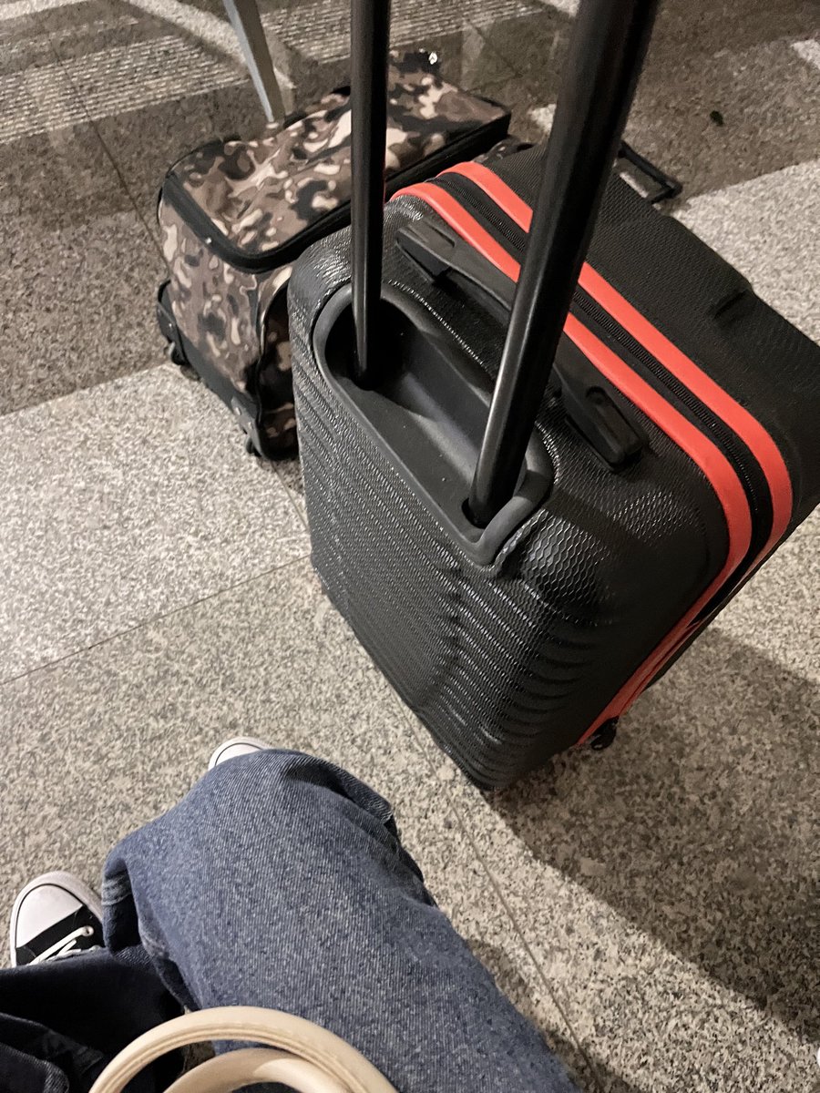 hatiiinl's tweet photo. Batarken güneş ardından tepelerin, tatil vakti geldi teletabilerin sjsjsjjs ülkeyi bir kaç günlüğüne terk ediyorum 🤝 https://t.co/eixtkuUwBF