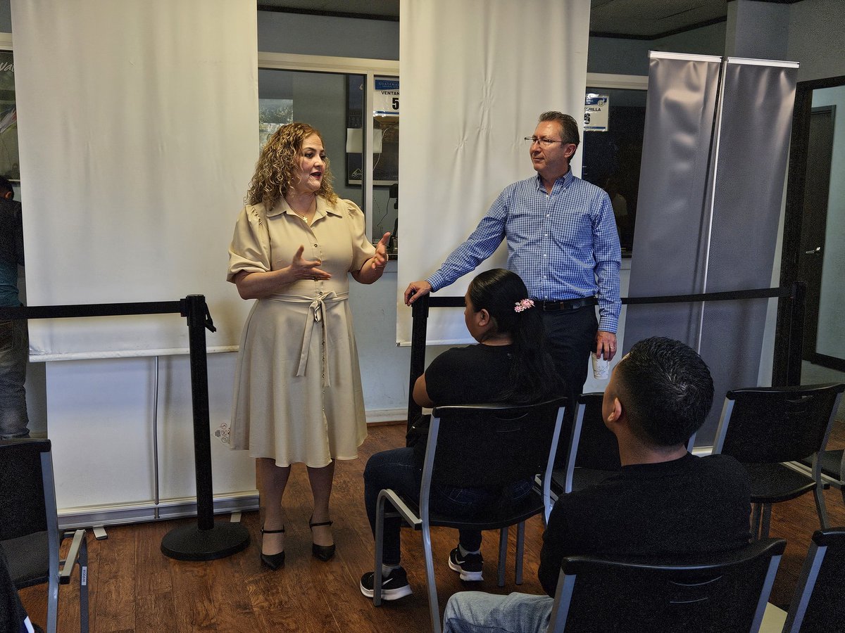 El <a href="/ConsGtHoustonTx/">ConsGTHoustonTx🇬🇹</a> recibió la visita del Abogado especialista en asuntos migratorios, Fernando Fernández, quien brindó apoyo y orientación a la comunidad guatemalteca, resolviendo sus dudas y ofreciendo información sobre sus derechos.
 #GuatemalaCercaDeTi
#AsistenciaConsular