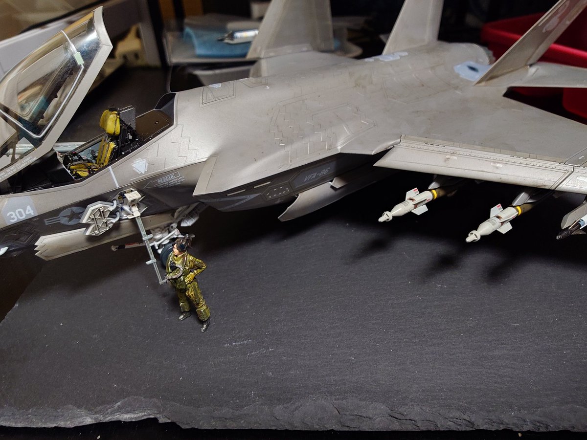 takacchi1729's tweet image. F35C完成しました
初めての1/48航空機でしたがタミヤのパチピタキットのおかげでストレスなく組み上がりました
他の航空機にも手をのばしたくなりました
#f35c 
＃タミヤ