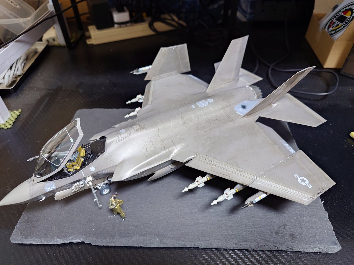 takacchi1729's tweet image. F35C完成しました
初めての1/48航空機でしたがタミヤのパチピタキットのおかげでストレスなく組み上がりました
他の航空機にも手をのばしたくなりました
#f35c 
＃タミヤ