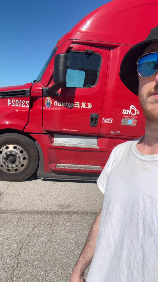noahblum261's tweet photo. 72’ long and tugging away
#trucking #crengland https://t.co/FAAYiIjeVn