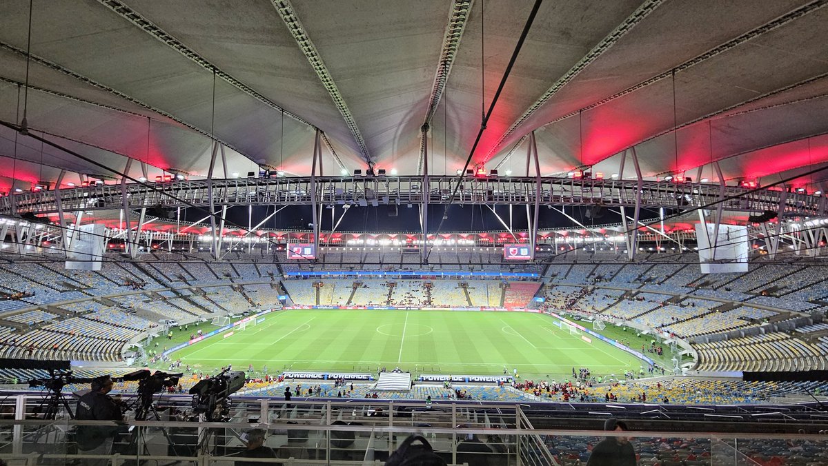 Noite de semifinal de Copa Libertadores no Maracanã. Flamengo e Racing se enfrentam pelo jogo de ida logo mais, às 21h30! <a href="/trivela/">Trivela</a>