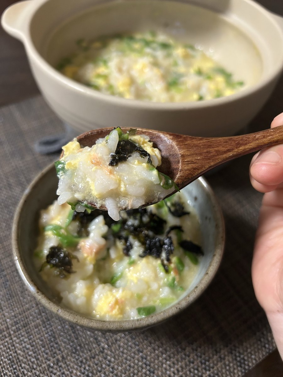 Good morning friends.

It has been cold since yesterday, so I’m wearing winter clothes.

And I made something warm for breakfast.

Today’s breakfast
“Ojiya with salmon flakes”

Have a lovely Thursday everyone 🍀

#japanesefood
#homecooking