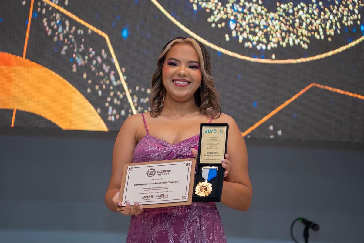 Danna Ochoa tweet media