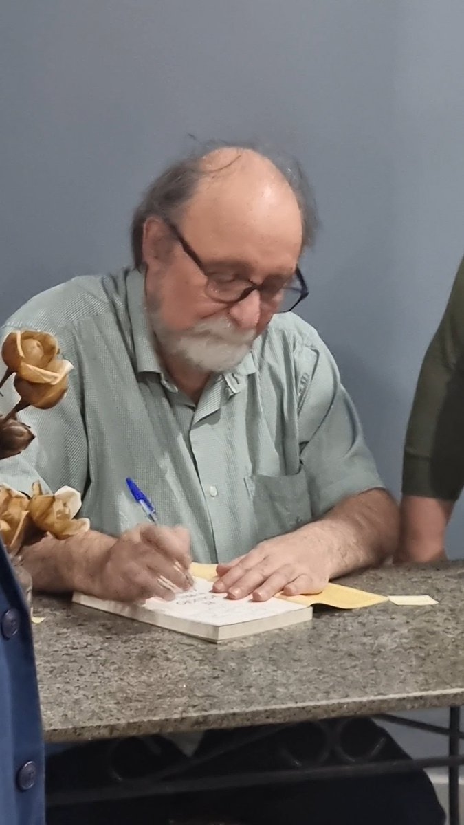 Hoje foi dia de conhecer a lenda viva da Neurociencia internacional. O amigo Dr.<a href="/MiguelNicolelis/">Miguel Nicolelis</a> !!!!
Ícone