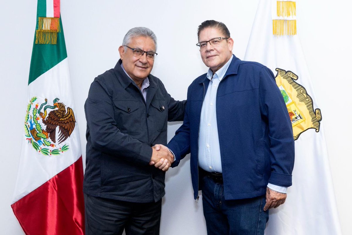 El Secretario General del #SNTE, Mtro. Alfonso Cepeda Salas, sostuvo un diálogo con los dirigentes de las secciones 28 y 54 de #Sonora, Héctor Ernesto Félix Tabardillo y <a href="/ceballoscorral/">Javier Ceballos</a>, respectivamente, para revisar los avances en los acuerdos con la autoridad educativa