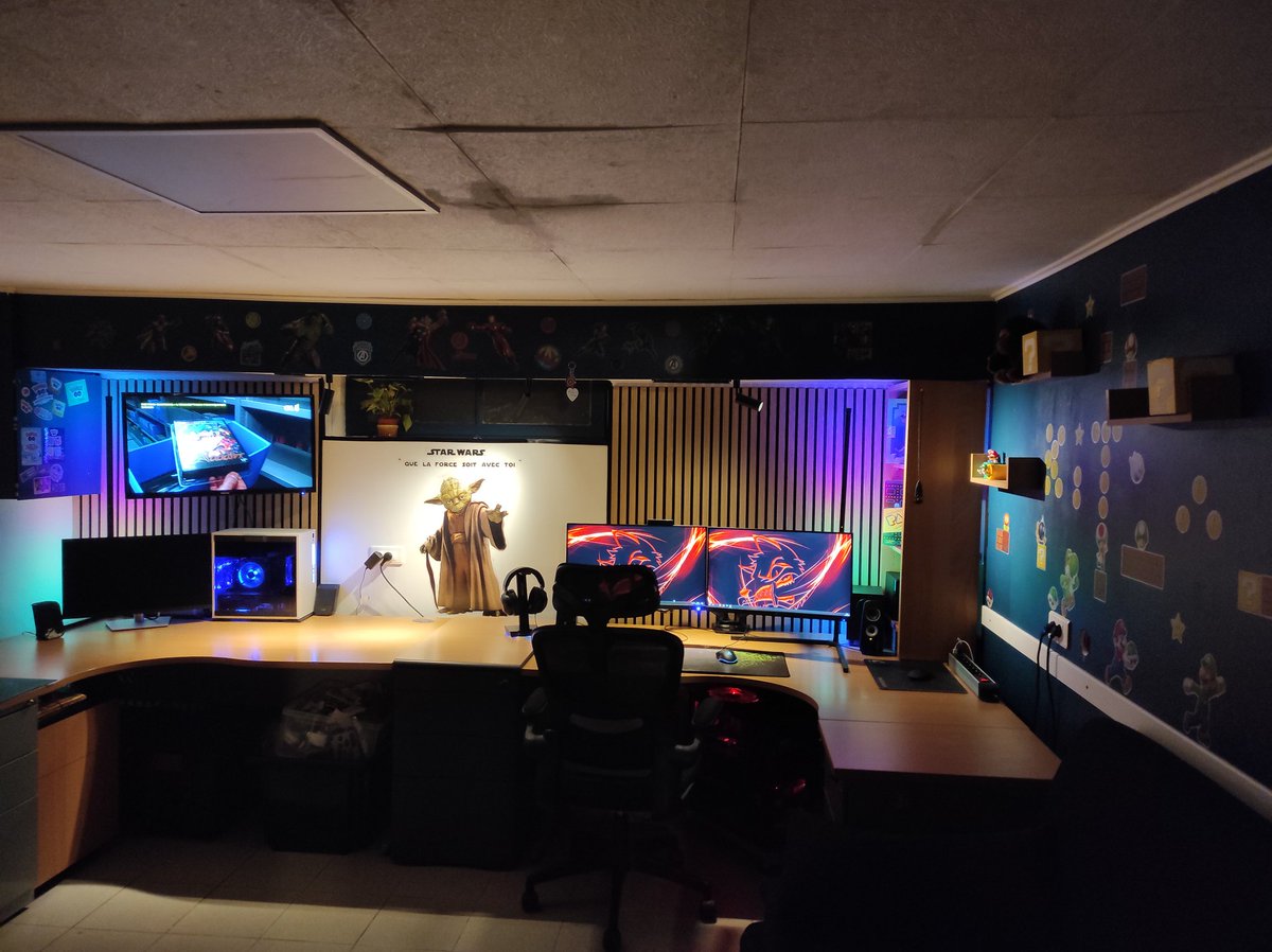 kitsune531's tweet photo. Après 3 ans
Ça prend enfin forme 
Bon ça c'est qu'une partie 
Y'a encore à faire
Des avis ? Des idées ?

#setup #gamingroom  #teletravail #chill #maytheforcebewithyou https://t.co/ttW9AH64Oa