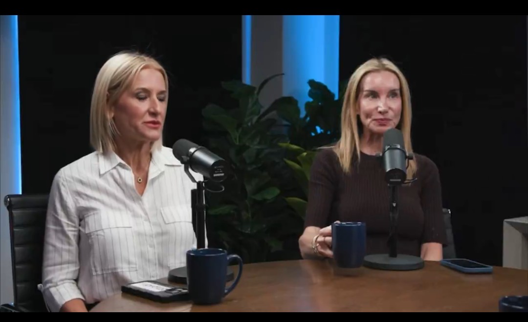 blue_chunks's tweet image. How come both the women she is talking to look like different versions of Angela from The Office? 😂