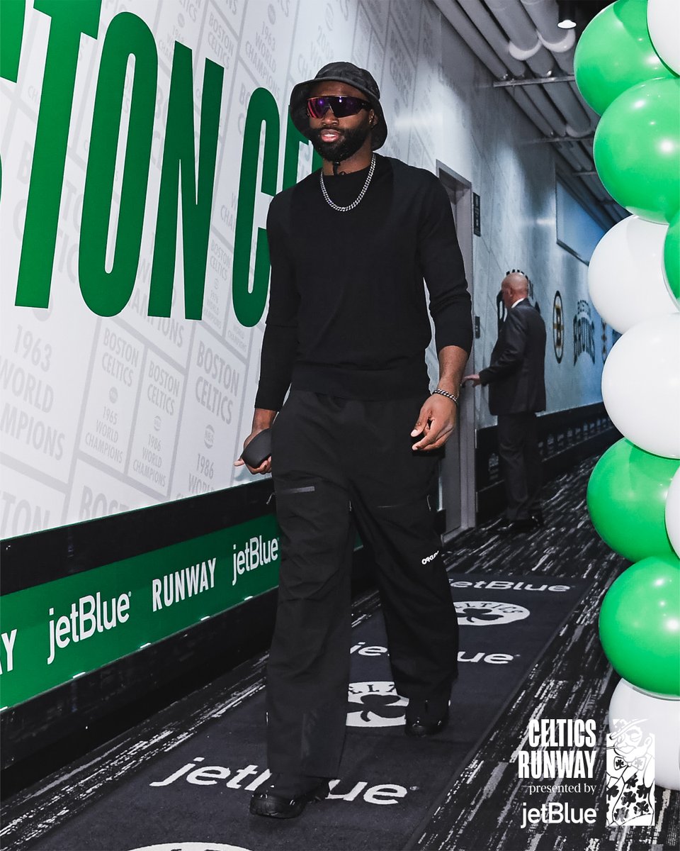 Cleannnnnnnnnnnnn 🔥

#JetBlueRunway 