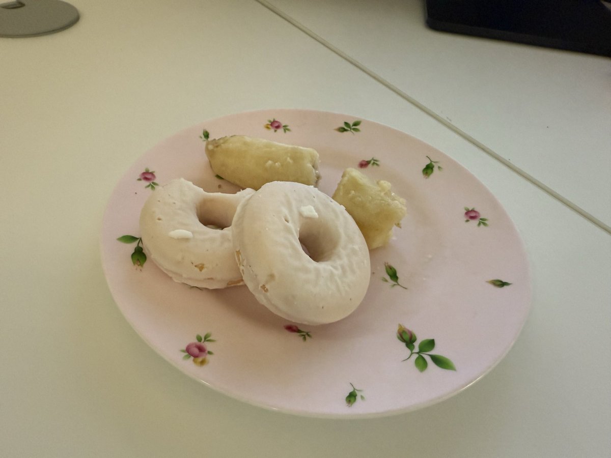 RichardHanania's tweet image. They literally invented a frosted donut with 20 grams of protein.

Imagine being one of those retards who says “we’re a nation not an economy.” Like some loser getting a factory job can be more important than this.