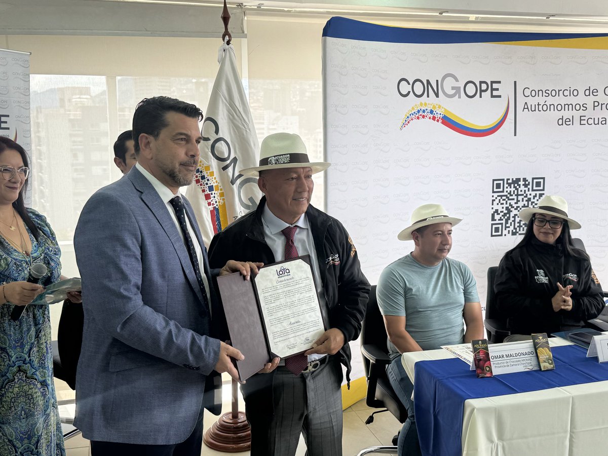 👨‍💻💡🙌🏼 Hoy representamos a Loja en el encuentro de trabajo del Consorcio de Gobiernos Provinciales del Ecuador, un espacio de diálogo y cooperación entre autoridades y equipos técnicos de todo el país, enfocado en fortalecer la gestión provincial y promover un desarrollo