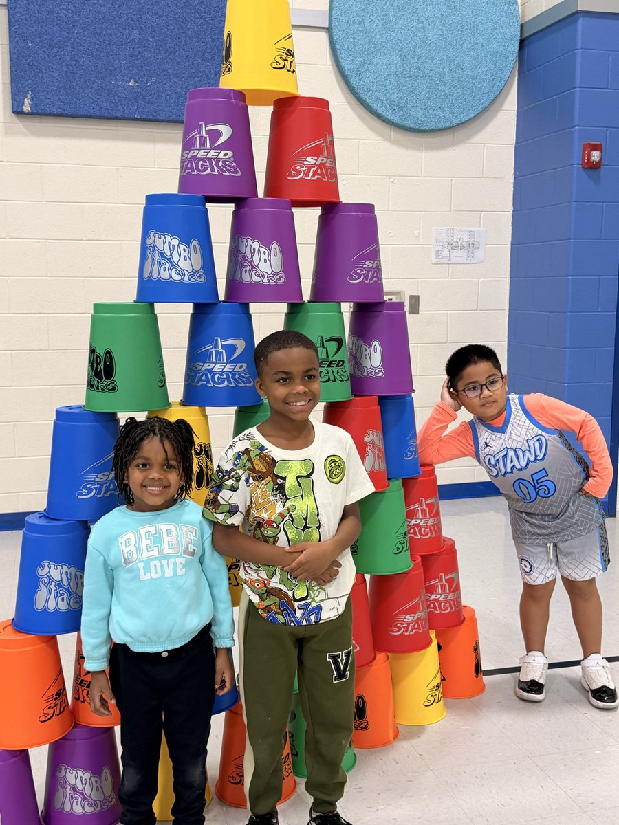 MrsKsheets's tweet photo. 100 Book Challenge Kickoff family night was so much fun! @AmericanReading @ceesjackets @leighjones23 @nakiahardy @LCSJackets https://t.co/0EzhPUTCzL