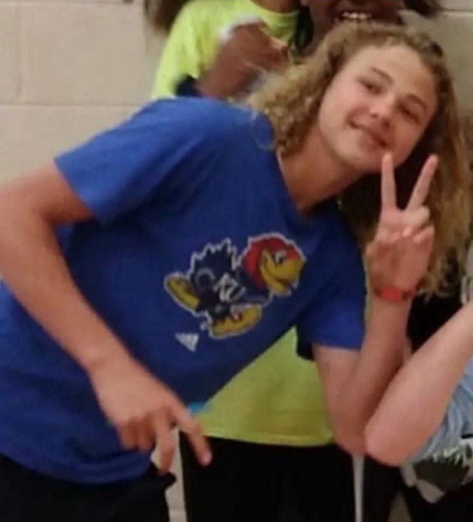 TNagyProtector's tweet image. Any tailgates me and my friend A.J. can go to this weekend?
Here’s a picture of him, so you guys know he’s not scary!