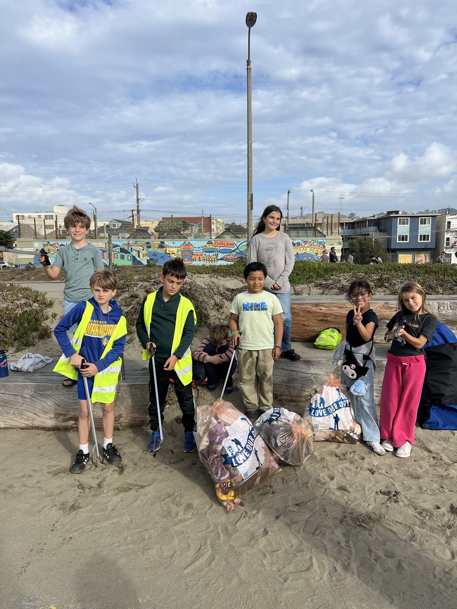 RefuseRefuseSF's tweet image. Right back at it with the McKinley Elementary after school program cleaning the Sunset Dunes again.

A week later and the beach was cleaner than before, we only filled 4 bags instead of the 9 bags before. You mean cleanups work?!?!

Great job kids and teachers!