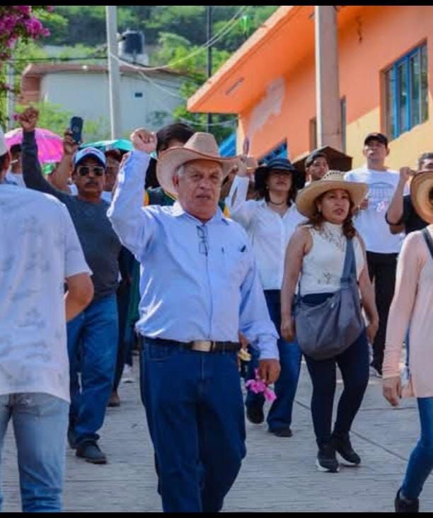DimasRomeroGonz's tweet photo. Nuestro compañeros ha dedicado su vida a luchar contra la pobreza y organizar al pueblo en el estado de Veracruz y demás en los que Antorcha tiene presencia, luchar por la humanidad no debe ser nunca objeto de intimidación o violencia #QueAparezcaHonorioPiña https://t.co/f98zwEw3lS