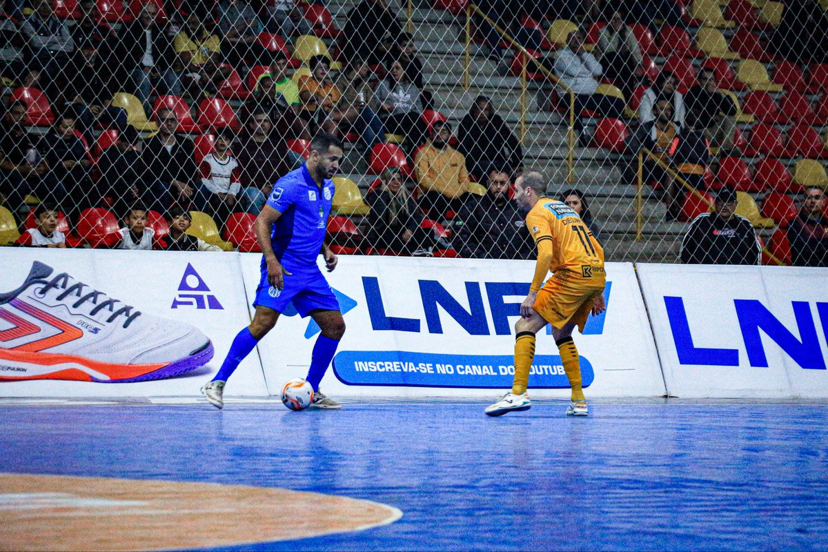 santoandre_fc's tweet photo. Intervalo de jogo!⏳

Nossa equipe não vai levando a melhor na primeira etapa do confronto diante do Magnus, pelas oitavas de final, jogo de volta, da Liga Nacional de Futsal. 

#vaisafc🔵⚪️

📸 @gabriel_prates10 https://t.co/dDZJnQguhP