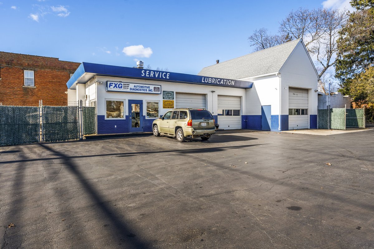 AutoProperties's tweet image. Automotive Facility For Sale in Baldwin, NY
635 Seaman Ave

3,000 SF | 5 lifts, NYS inspection license, gated yard, office, turnkey setup

Listed by: DouglasElliman

Full details: Automotive-Properties.com

#CommercialRealEstate #AutoShopForSale #NYRealEstate #LongIsland