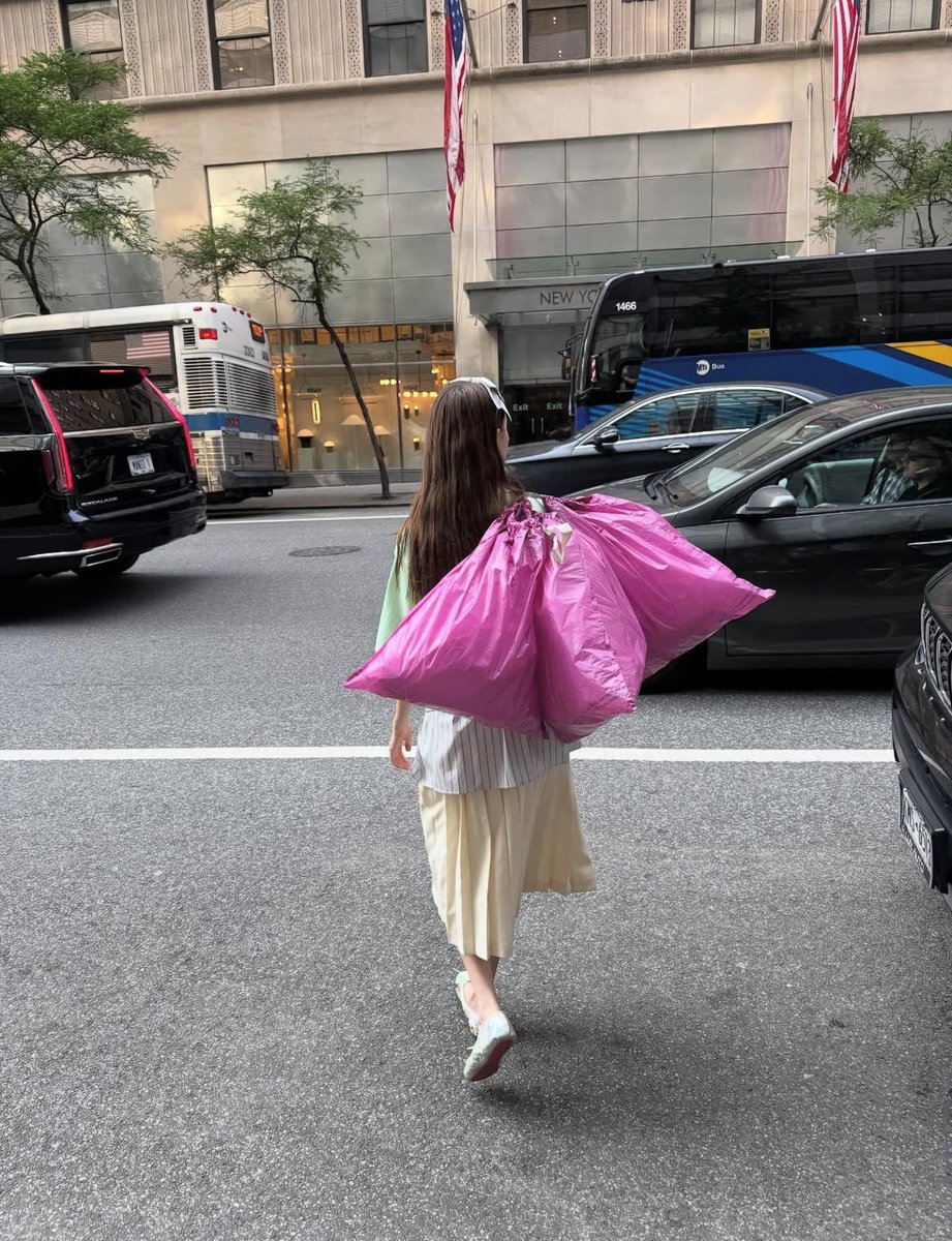 alaskarose just posted a photo.

carrying too much 🩷