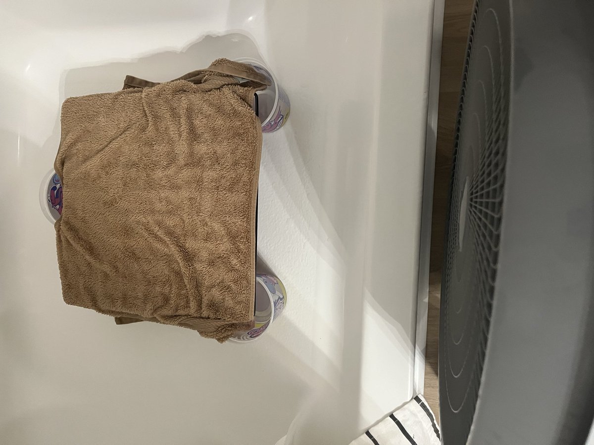 MysticMacht's tweet image. Watched Technology Connections on humidifiers the other day and how theyre lil scam boxes. 

Made one in 60 seconds, and it’s been out performing my bought unit since. 😅

Outside currently at 35%, before testing, the room was about 40%

It’s now a comfortable 50%

#humidifiers