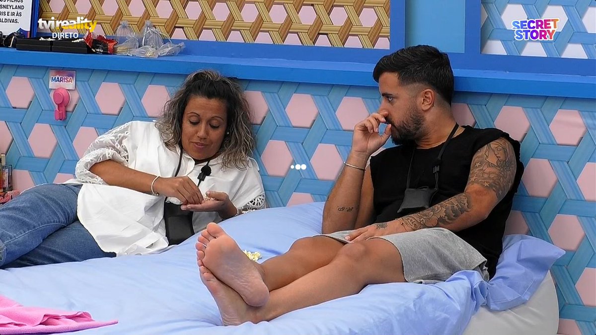 #sstvi #ss9 
Netflix and chill com a babe: