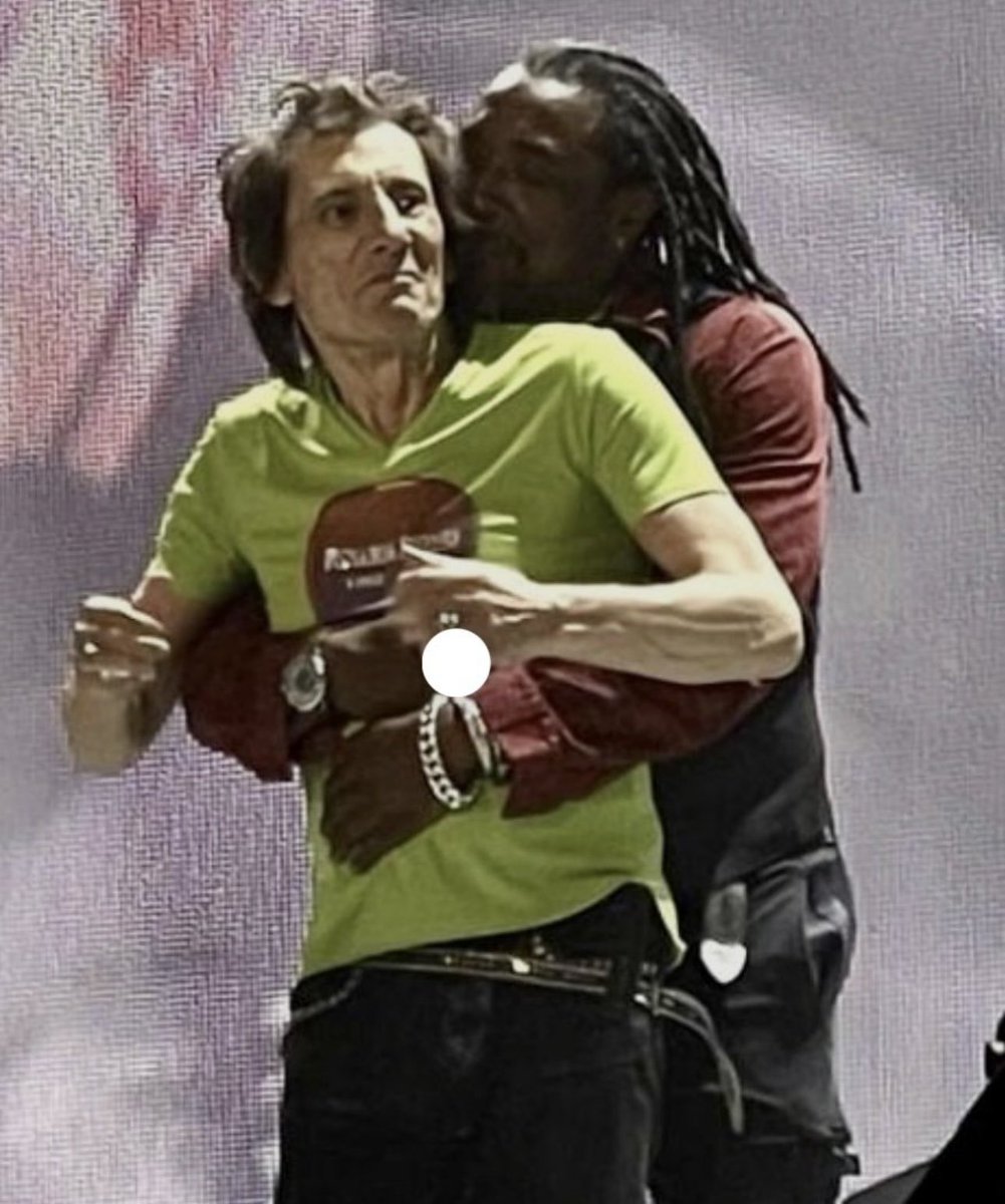 Ronnie Wood with Bernard Fowler 🎼💎🎼