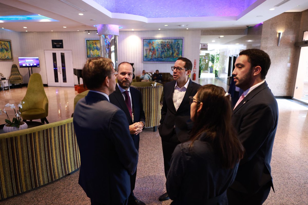 Hoy celebramos el cierre de un ciclo y el comienzo de nuevas oportunidades para 45 servidores públicos que concluyeron sus maestrías en Gestión Hospitalaria y en Gestión de Calidad y Reingeniería de Procesos, desarrolladas junto a la Escuela de Organización Industrial (<a href="/eoi/">EOI</a>) de