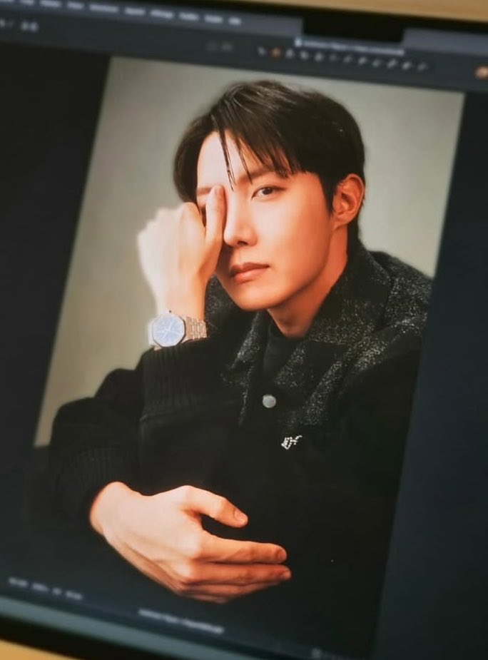 hopestepmaico's tweet photo. I vote #jhope for #2025MAMAVOTE https://t.co/d203w5InIs