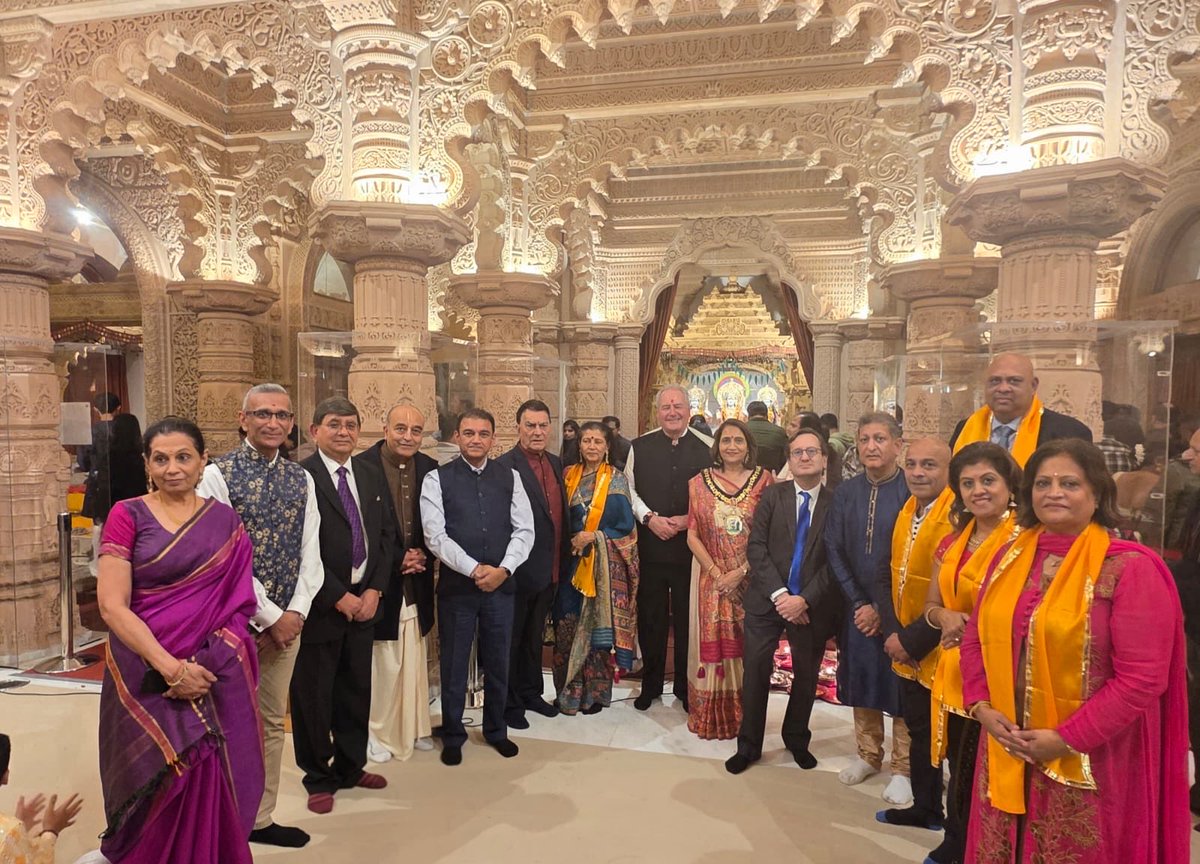 BobBlackman's tweet image. 11th stop on #TourofTemples2025 #NutanVarshAbhinandan @anjanapatel01 @paulosborn @ChetnaHalai @ParmarMina @Blackman4Nicola @cllrhiteshkaria @vipincmithani @TeliYogesh @priteshpatel00 @ramjichauhan @SamSumaria @NeasdenTemple #JaiSanatan #JaiShriRam #JaiShriKrishna