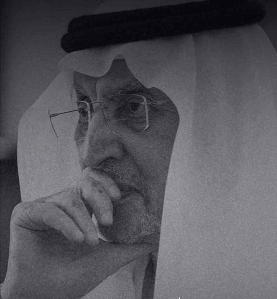 وافي ولكن لا أقفيت عن حاجة 
ماهمني من يجي عقبي وياخذها 
#دايم_السيف