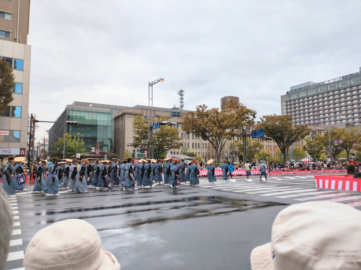おはようございます☀

昨日、賑わっているところに近づいてみたらイベントがやってました(*' ˘ '*)♪
時代祭という京都の三大祭りのひとつみたいです🌟
京都の秋の風物詩を見物できてよかったです( *´︶`*)

#時代祭り #京都三大祭り