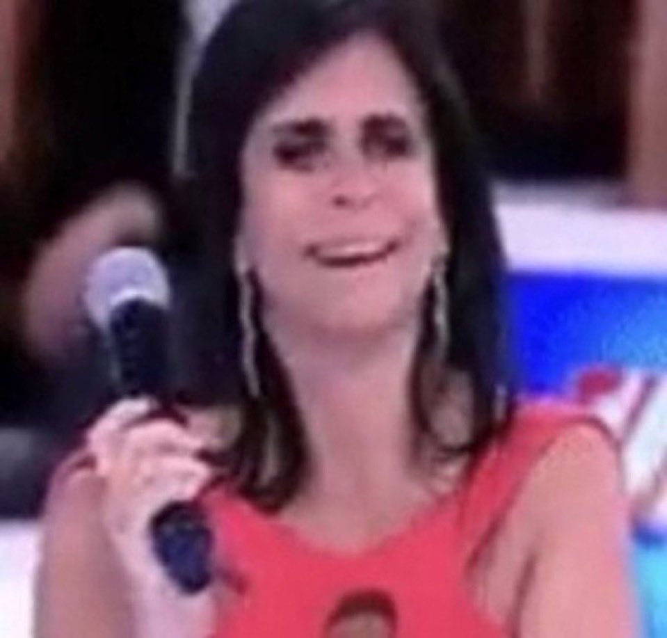 NAO ABRIU UM BAR COM KARAOKE DE FRENTE PRO PREDIO QUE EU MORO NAO NE MDS VOU ME ACABAR DE CANTAR AMANHA